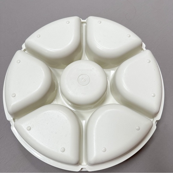 TUPPERWARE Vintage Serving Center Tray Off White Veggie 1665-3 - Picture 6 of 7